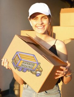 Happy customer with Harbor Moving box